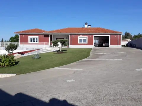 Chalet en Urbanización El Pajarón