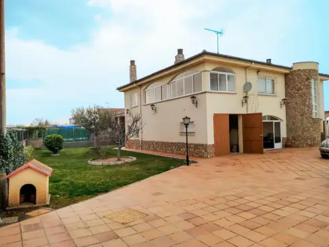 Chalet en Urbanización El Porvenir