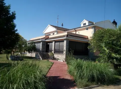 Chalet en Castellanos de Villiquera