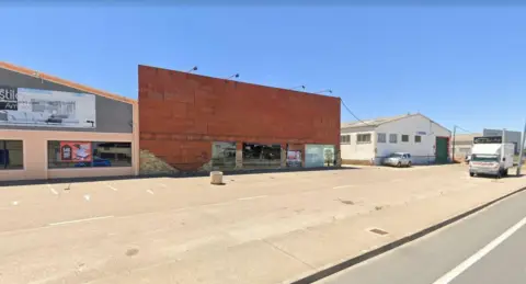 Nave industrial en Roales del Pan