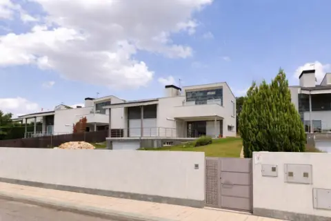 Chalet en Urb. Santa Barbara