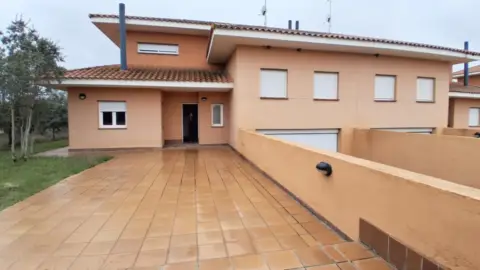 Casa pareada en Urb.Oasis