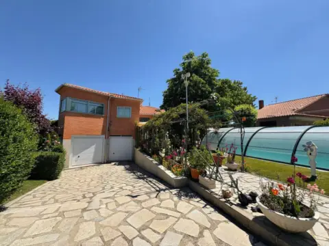 Chalet en Los Almendros