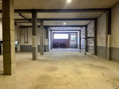 Local comercial en Zona Griseras