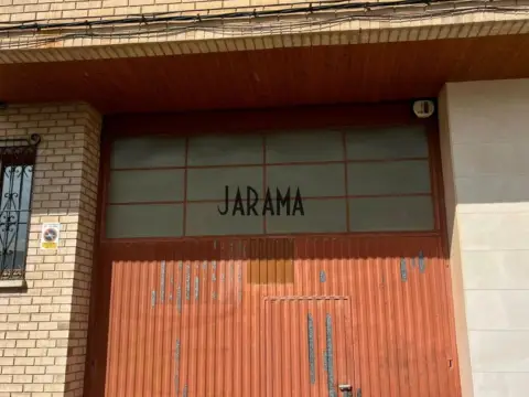 Local comercial en Zona Griseras