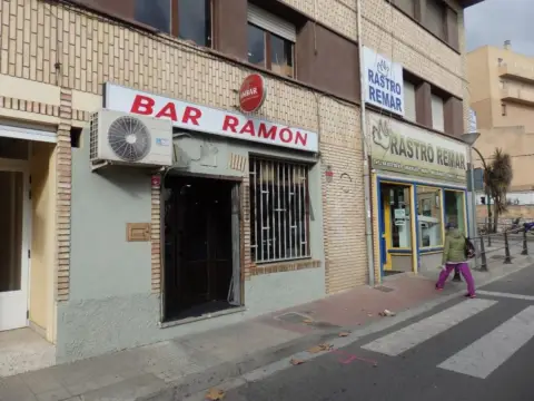 Local comercial en calle Lacarra Calavia