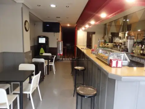 Local comercial en calle Lacarra Calavia