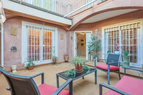 Casa adosada en calle Milano Perlado