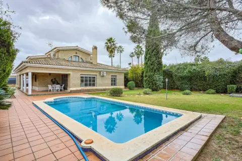 Chalet en Urbanización Huerta Grande