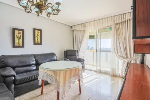 Piso en calle Águila de Oro