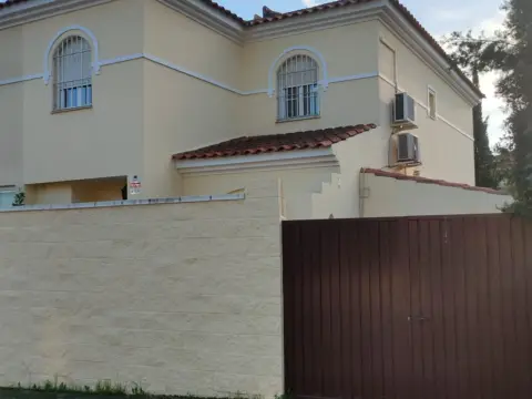 Chalet en Avenida Acebuche