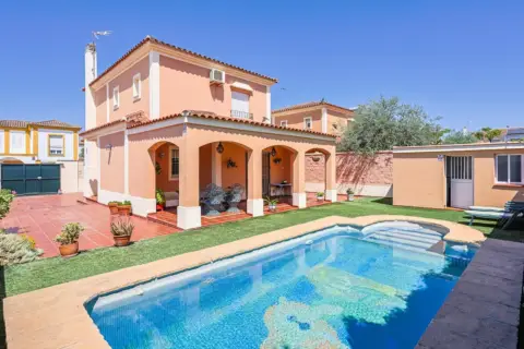 Casa en calle de las Mirlas