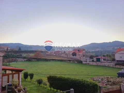 Casa adosada en calle Barrio de Cancelo