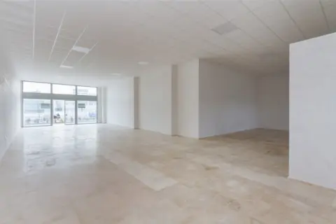 Local comercial en Avinguda de la Medicina