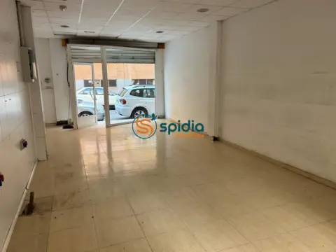 Almacén en Entrada Águilas