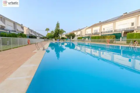 Casa adosada en Carrer Oscar Esplà