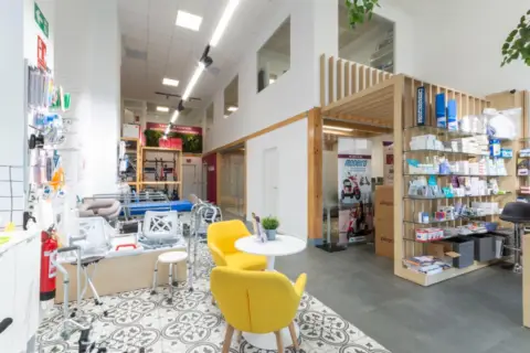 Local comercial en Avinguda de la Medicina, 9