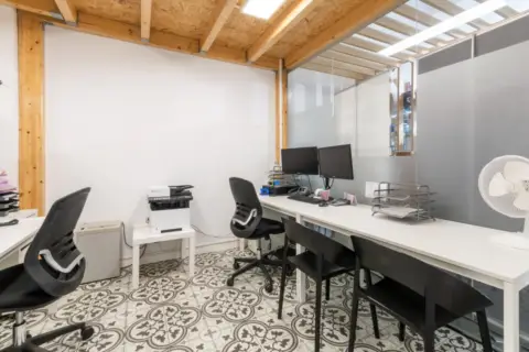 Local comercial en Avinguda de la Medicina, 9