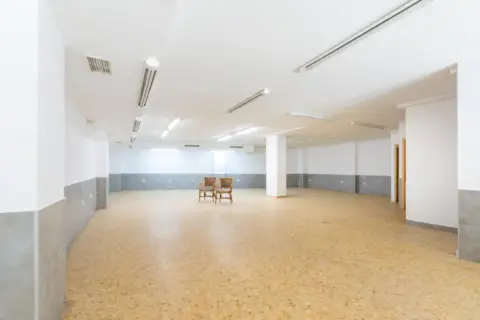 Local comercial en Avinguda del Marqués de Campo, 9