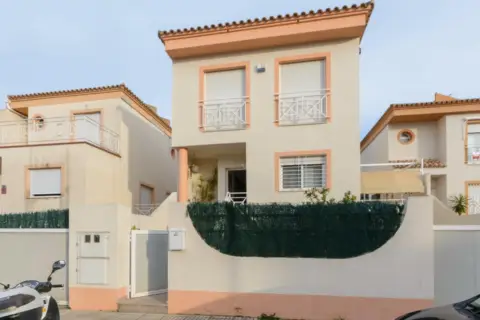 Chalet en Carrer de l'Estatut Valencià