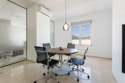 Oficina en Avinguda de la Medicina, 9