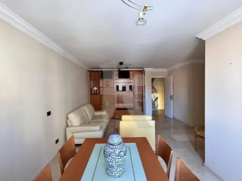 Casa pareada en calle de Fernando H. Guzmán