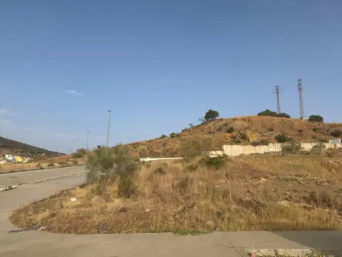 Terreno en calle Antequera