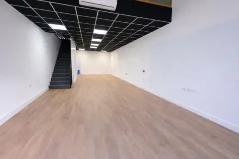Local comercial en Polígonos - Recinto Ferial