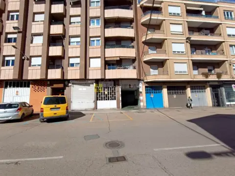 Garaje en calle de la República Argentina, 15