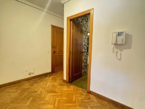 Piso en calle de la Muerte y Vida