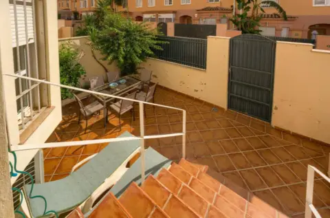 Casa adosada en Avenida Cristina Hoyos, 6