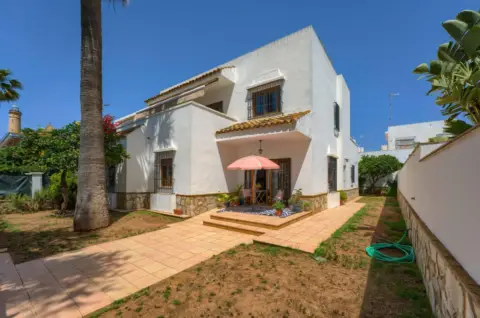 Chalet en Avenida del Faro, 8