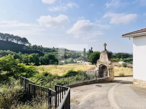 Casa pareada en calle de la Fuente