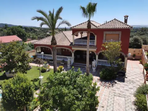 Chalet en Urbanización Colina, 104