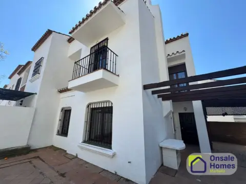 Casa adosada en Avenida de las Palmeras