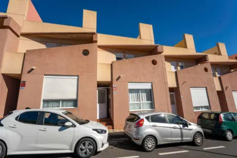 Casa adosada en calle Volcán Krakatoa