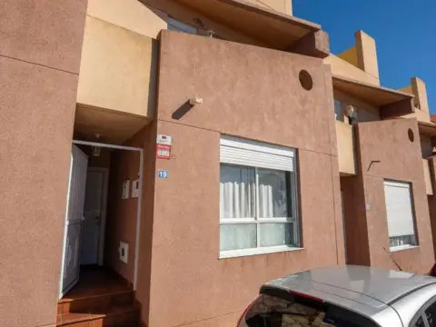 Casa adosada en calle Volcán Krakatoa