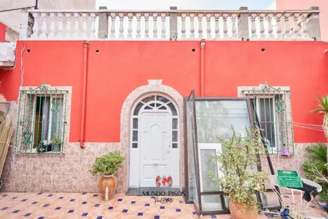 Casa adosada en Carrer de Santa Florentina