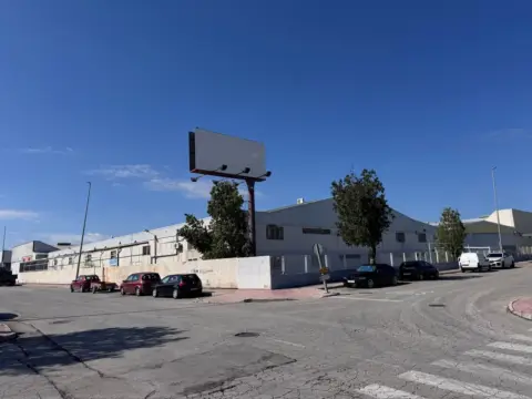 Nave industrial en calle del Río Segura, 11