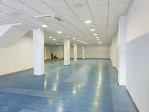 Local comercial en 03640