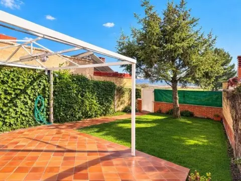 Casa adosada en Avenida de Vicente Aleixandre