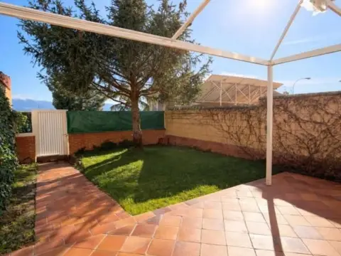 Casa adosada en Avenida de Vicente Aleixandre
