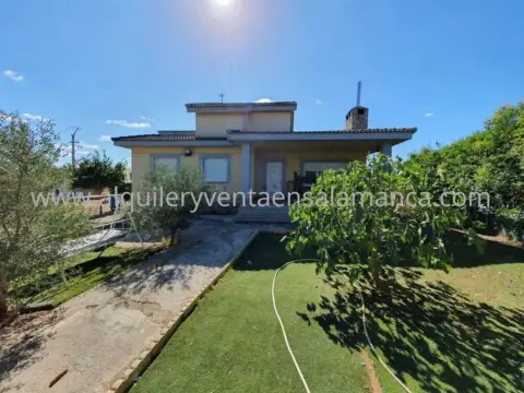 Chalet en Calvarrasa de Arriba