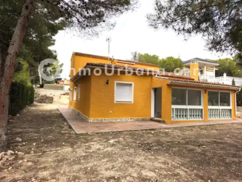 Chalet en Urbanización Terol F