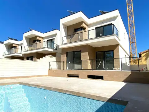 Casa en calle Secretario Basilio Sala