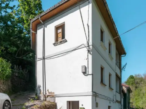 Casa en calle de la Vallina, 16