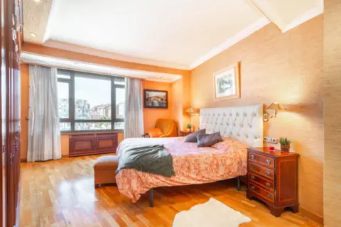 Piso en calle de Uría, 76