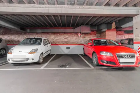 Garaje en calle de la Lila, 23