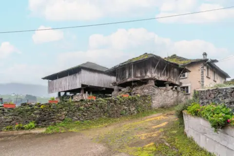 Casa en calle Aldea Carboniella