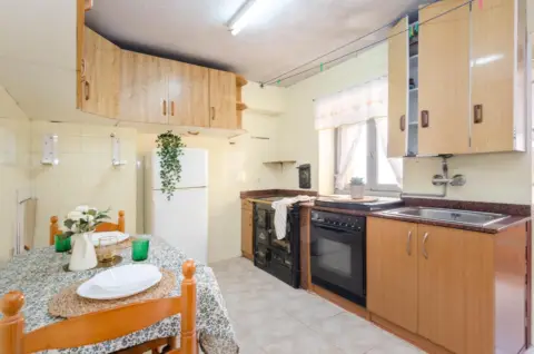 Casa adosada en calle Cimadevilla, 28